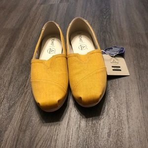 NIP Mustard TOMS Alpargata Slip-on 9.5